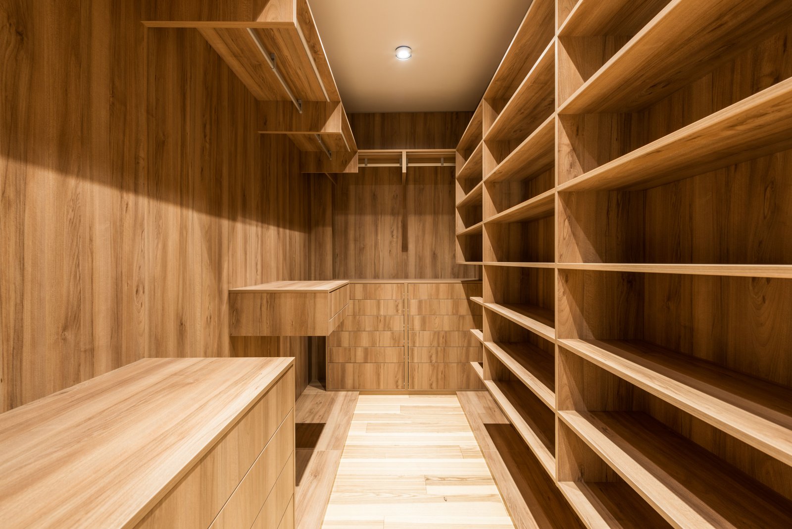 Linen storage cabinet